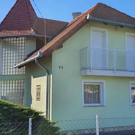 Holiday Home In Balatonmariafuerdo 19281 * Balatonmariafurdo