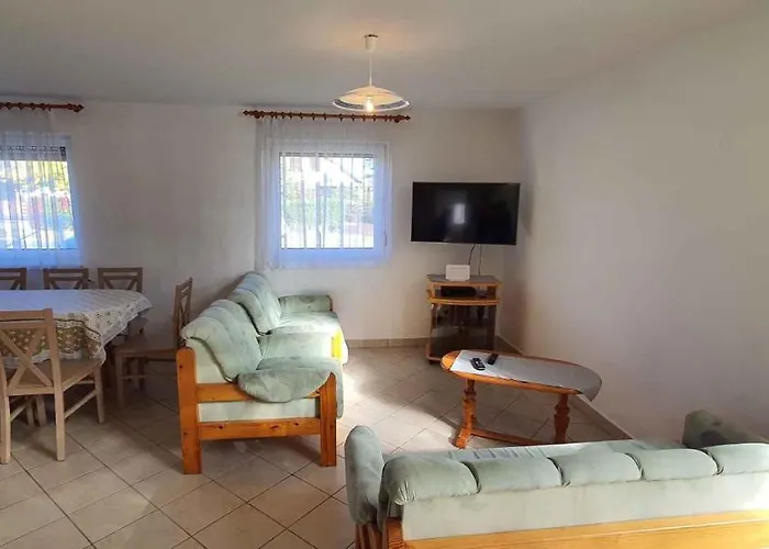 In 19281 Casa de Férias